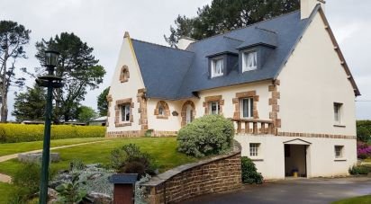 Maison traditionnelle 9 pièces de 170 m² à Carhaix-Plouguer (29270)