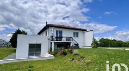 House 6 rooms of 140 m² in Saintes (17100)