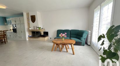Maison traditionnelle 7 pièces de 160 m² à Mandres-les-Roses (94520)