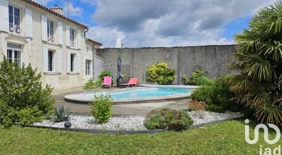 Longere 8 rooms of 255 m² in Salles-d'Angles (16130)