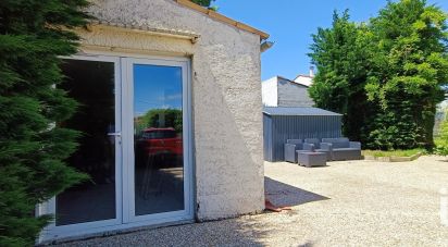 Traditional house 6 rooms of 125 m² in Tonnay-Charente (17430)
