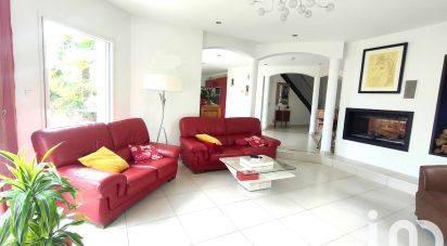 House 8 rooms of 220 m² in - (44119)