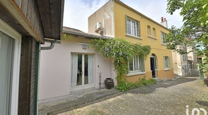 House 4 rooms of 147 m² in Riom (63200)