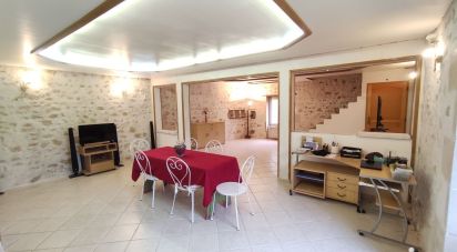 Maison 8 pièces de 175 m² à Lussac-les-Châteaux (86320)