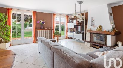 Traditional house 7 rooms of 137 m² in Les Sorinières (44840)