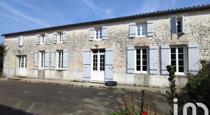 House 6 rooms of 215 m² in Montils (17800)