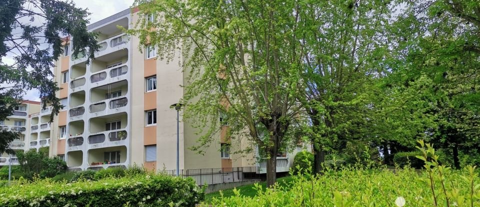 Apartment 3 rooms of 76 m² in Chartres (28000)