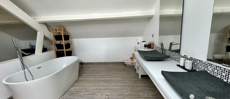 Architectural house 7 rooms of 250 m² in Cinqueux (60940)