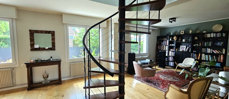 House 5 rooms of 128 m² in Saint-Saulve (59880)