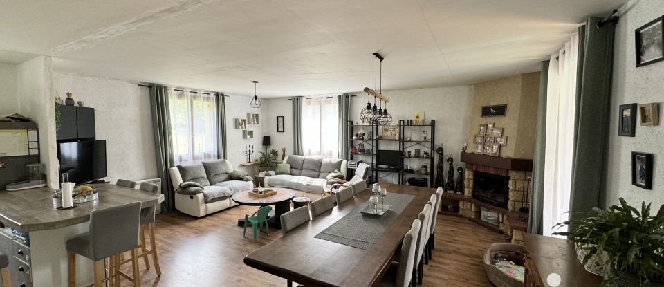 Traditional house 4 rooms of 84 m² in Latronquière (46210)