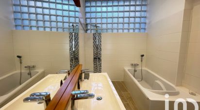 House 6 rooms of 240 m² in Marseille (13008)