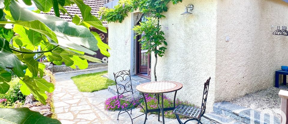 Country home 5 rooms of 130 m² in Bassy (74910)
