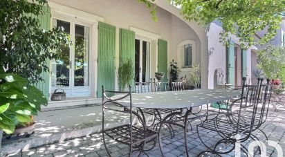 Maison traditionnelle 9 pièces de 240 m² à Fontvieille (13990)