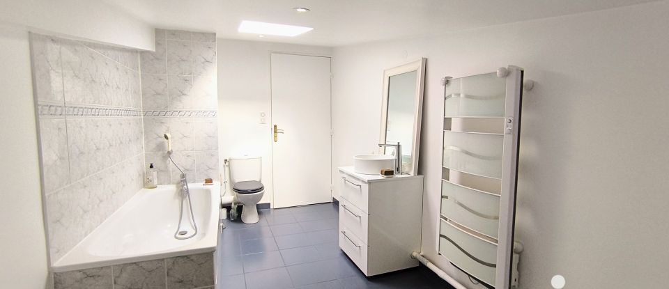 Duplex 3 rooms of 70 m² in Pontault-Combault (77340)