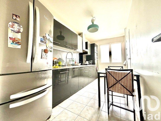 Apartment 3 rooms of 65 m² in Evry-Courcouronnes (91000)