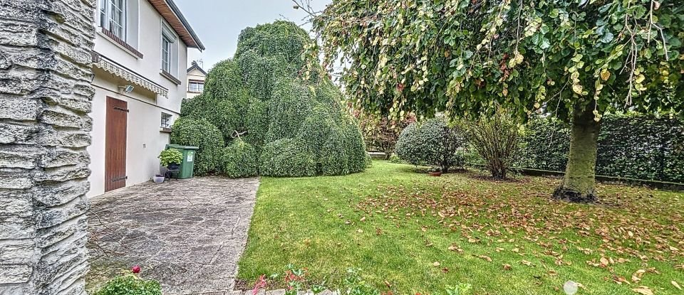 Traditional house 7 rooms of 102 m² in Saint-Memmie (51470)