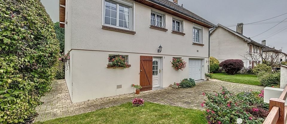 Traditional house 7 rooms of 102 m² in Saint-Memmie (51470)