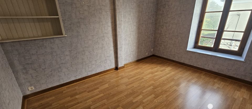 House 7 rooms of 143 m² in Mont-Saint-Père (02400)