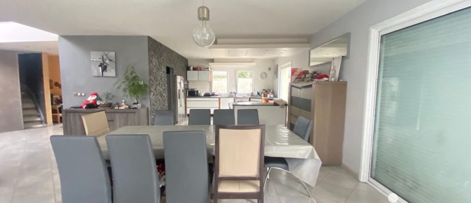 Pavillon 8 pièces de 230 m² à Chaumont-en-Vexin (60240)