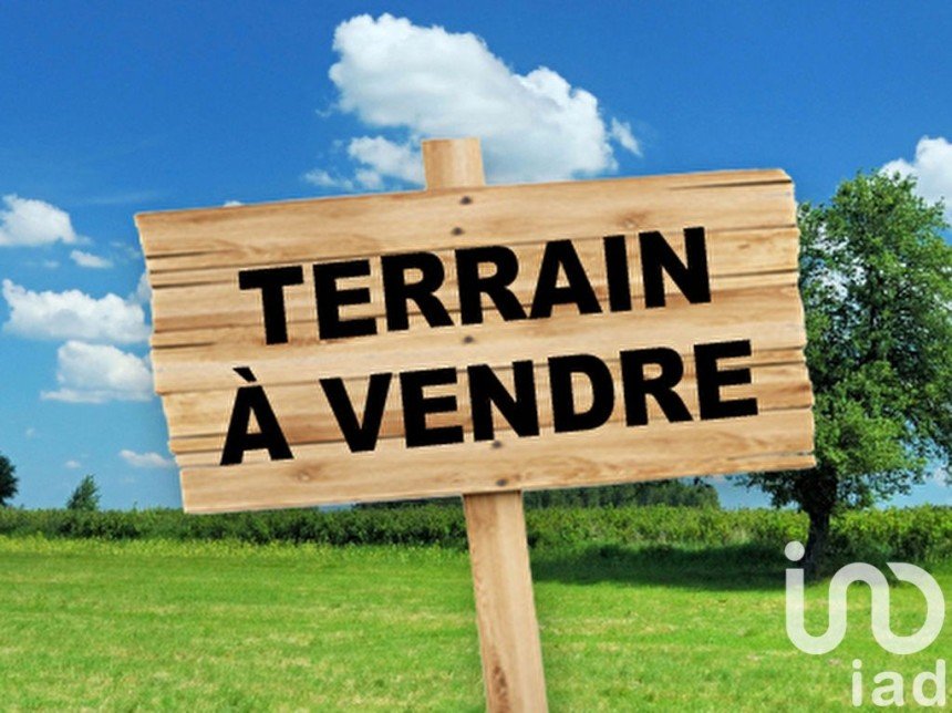 Land of 1,055 m² in Montmorillon (86500)