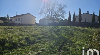 Terrain de 1 079 m² à Roullet-Saint-Estèphe (16440)