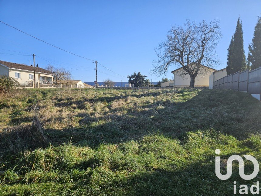 Terrain de 1 079 m² à Roullet-Saint-Estèphe (16440)