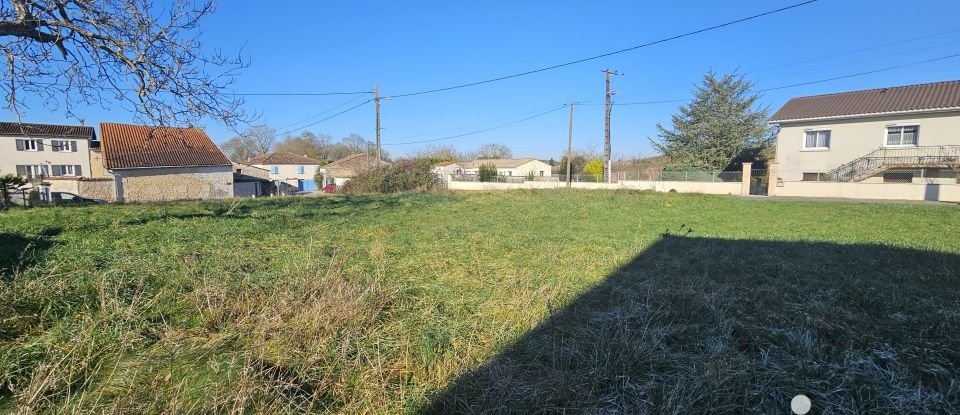Terrain de 1 079 m² à Roullet-Saint-Estèphe (16440)