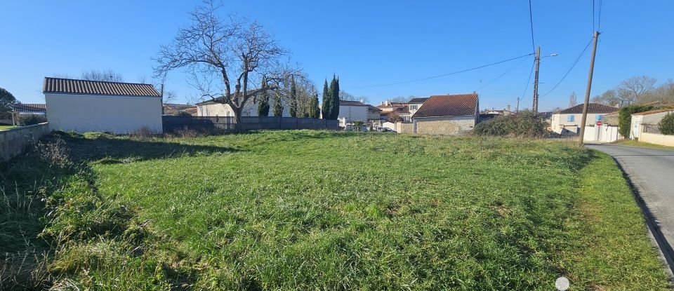 Terrain de 1 079 m² à Roullet-Saint-Estèphe (16440)