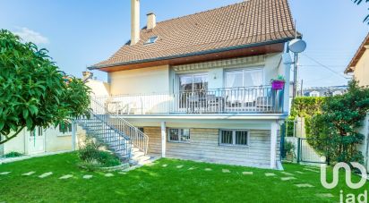 Maison traditionnelle 9 pièces de 202 m² à Ormesson-sur-Marne (94490)