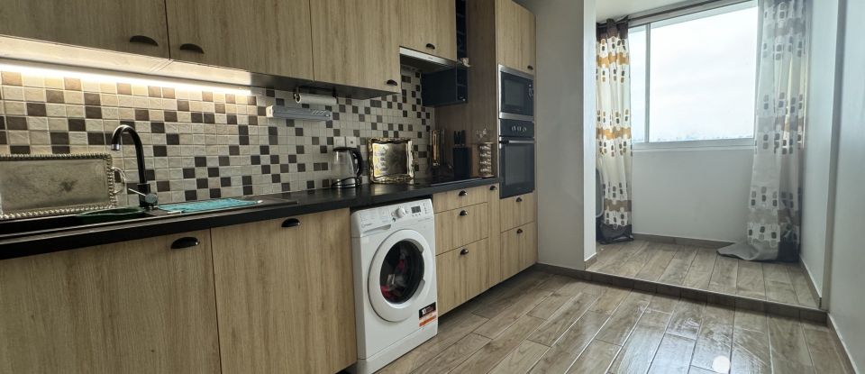 Appartement 4 pièces de 80 m² à Saint-Pierre-des-Corps (37700)