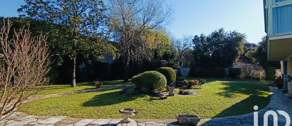 Mansion 5 rooms of 162 m² in La Couronne (16400)