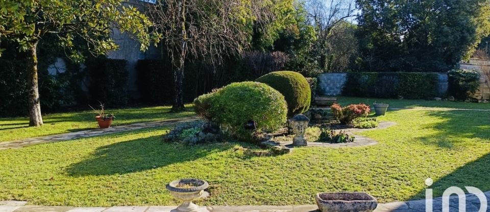 Mansion 5 rooms of 162 m² in La Couronne (16400)