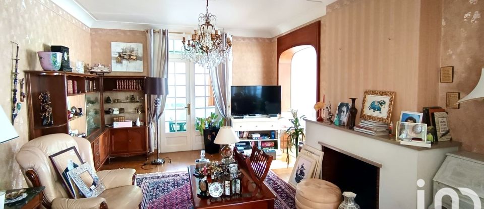 Mansion 5 rooms of 162 m² in La Couronne (16400)
