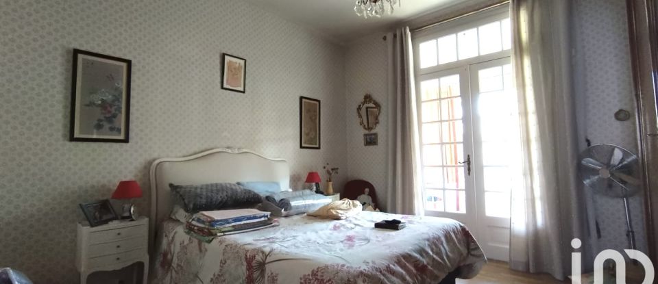 Mansion 5 rooms of 162 m² in La Couronne (16400)