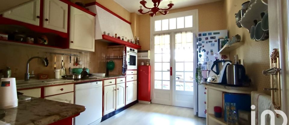 Mansion 5 rooms of 162 m² in La Couronne (16400)