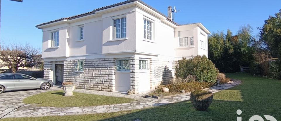 Mansion 5 rooms of 162 m² in La Couronne (16400)