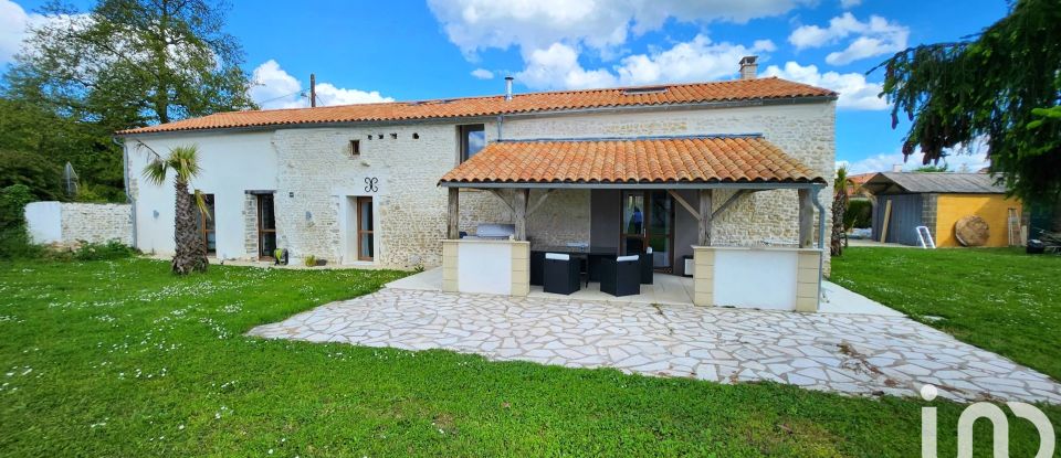 Country home 7 rooms of 200 m² in Doix lès Fontaines (85200)