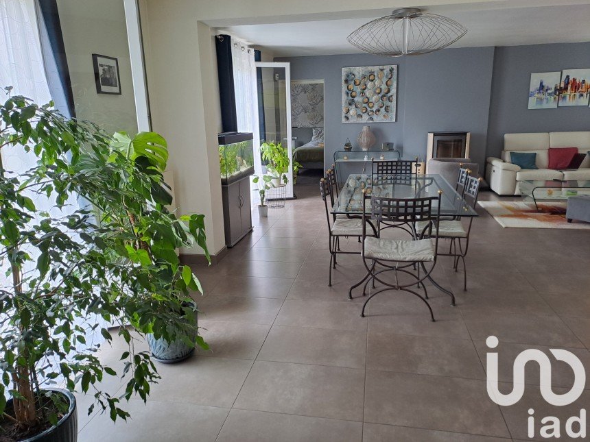House 6 rooms of 142 m² in Villers-la-Faye (21700)