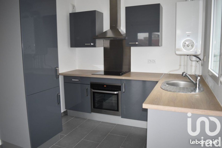 Apartment 2 rooms of 46 m² in Chilly-Mazarin (91380)