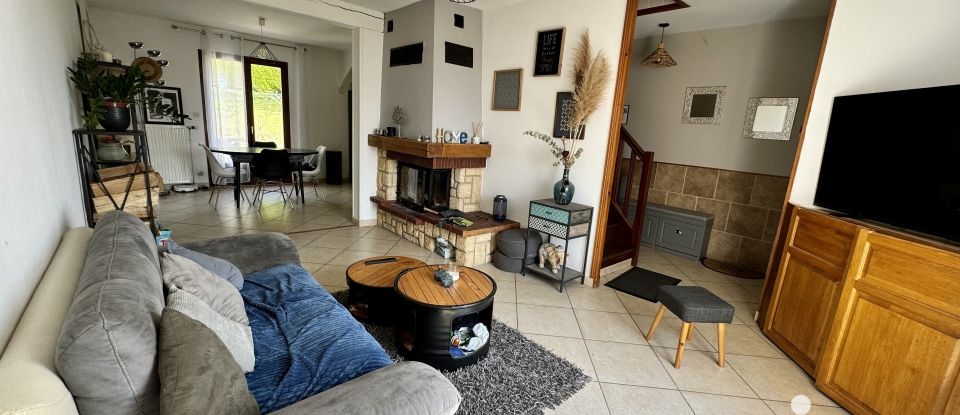 Traditional house 10 rooms of 227 m² in Bailleval (60140)