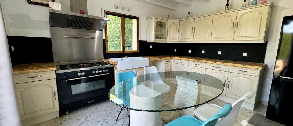 Traditional house 10 rooms of 227 m² in Bailleval (60140)