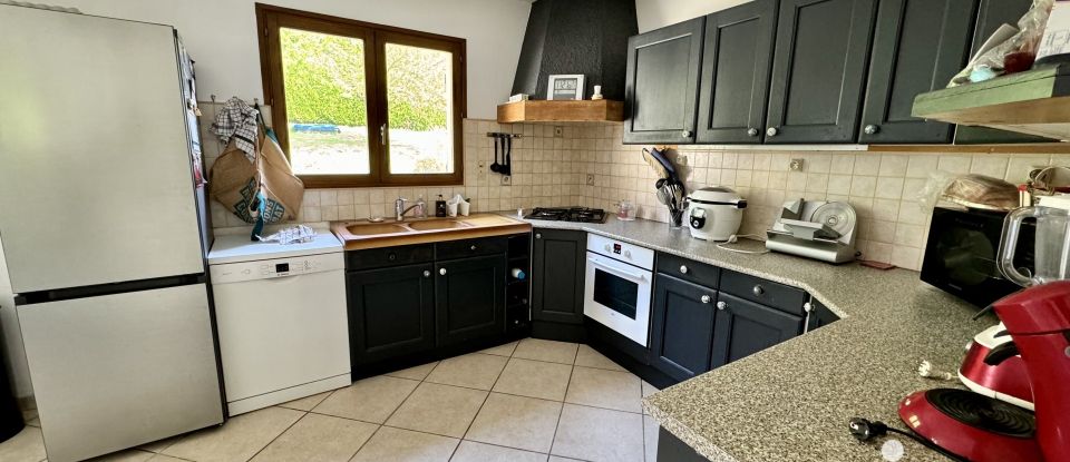 Traditional house 10 rooms of 227 m² in Bailleval (60140)
