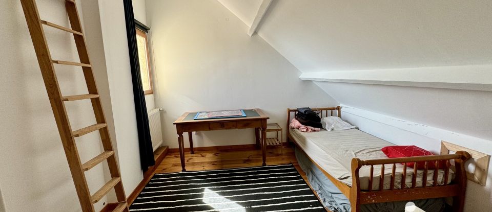 Traditional house 10 rooms of 227 m² in Bailleval (60140)