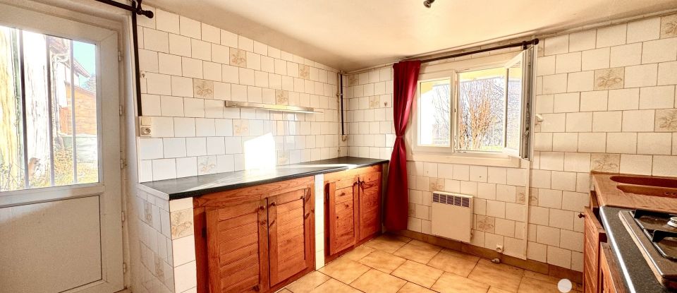 Maison rustique 3 pièces de 54 m² à Sainte-Colombe-des-Bois (58220)