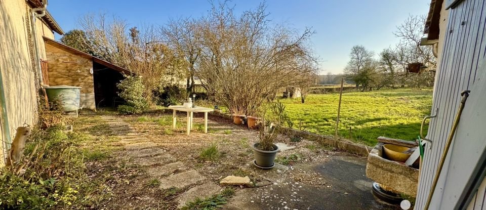 Maison rustique 3 pièces de 54 m² à Sainte-Colombe-des-Bois (58220)