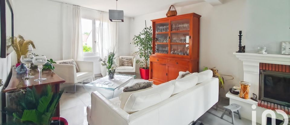 House 6 rooms of 141 m² in Saint-Germain-lès-Arpajon (91180)