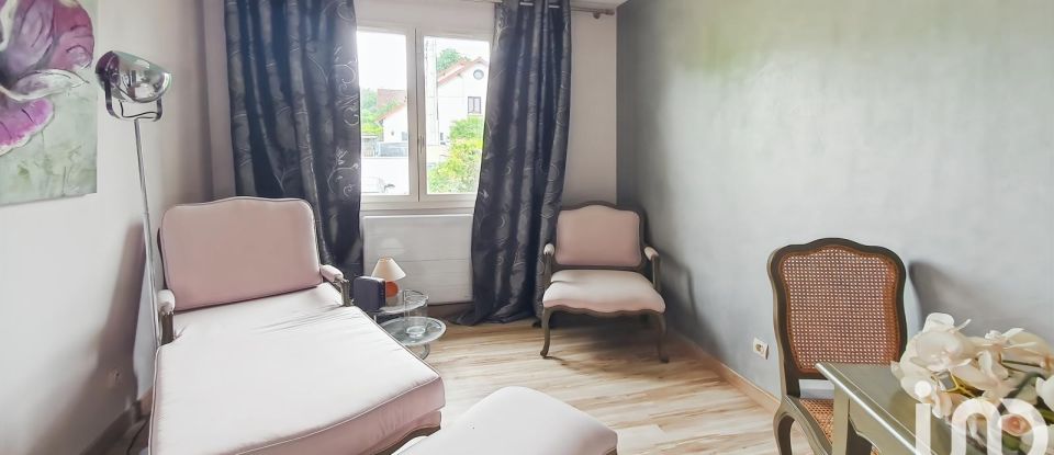 House 6 rooms of 141 m² in Saint-Germain-lès-Arpajon (91180)