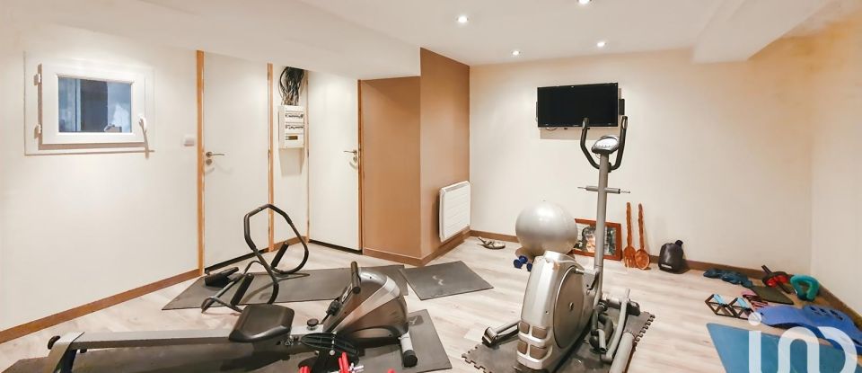 House 6 rooms of 141 m² in Saint-Germain-lès-Arpajon (91180)