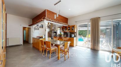 Maison traditionnelle 10 pièces de 293 m² à Saint-Sauveur (31790)