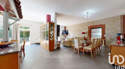 Maison traditionnelle 10 pièces de 293 m² à Saint-Sauveur (31790)